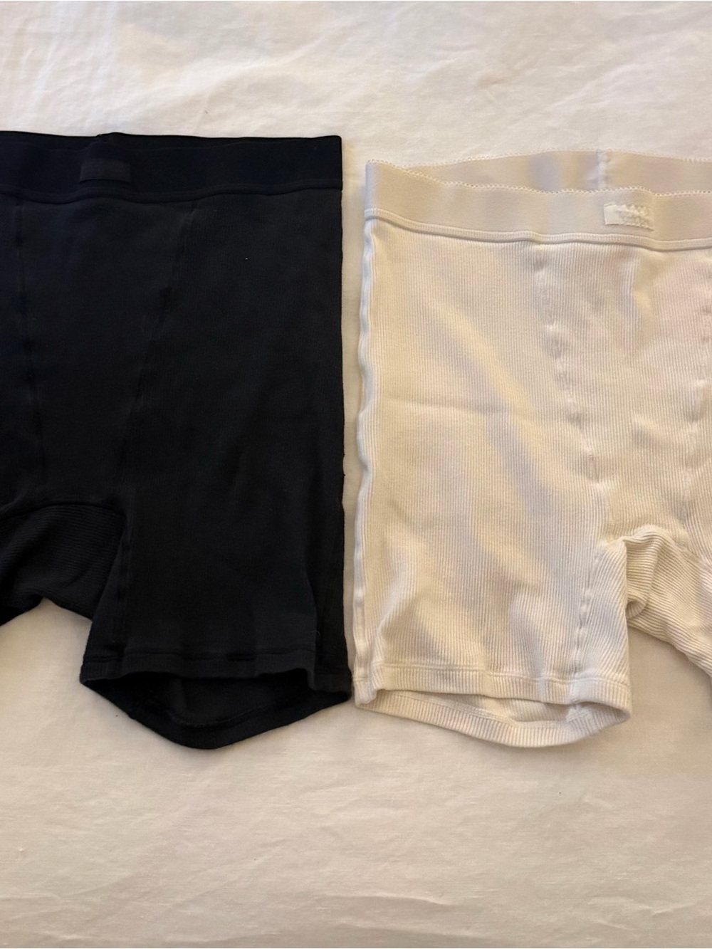 Skims Women’s Ribbed Boxer Shorts - Black & Cream Comfort Pair